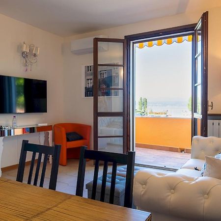 La Casa Sul Porto - Italian Homing Lägenhet Sirmione Exteriör bild