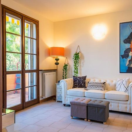 La Casa Sul Porto - Italian Homing Lägenhet Sirmione Exteriör bild