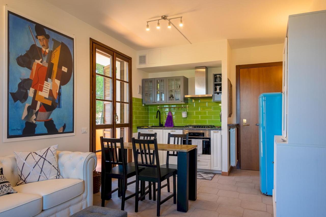 La Casa Sul Porto - Italian Homing Lägenhet Sirmione Exteriör bild