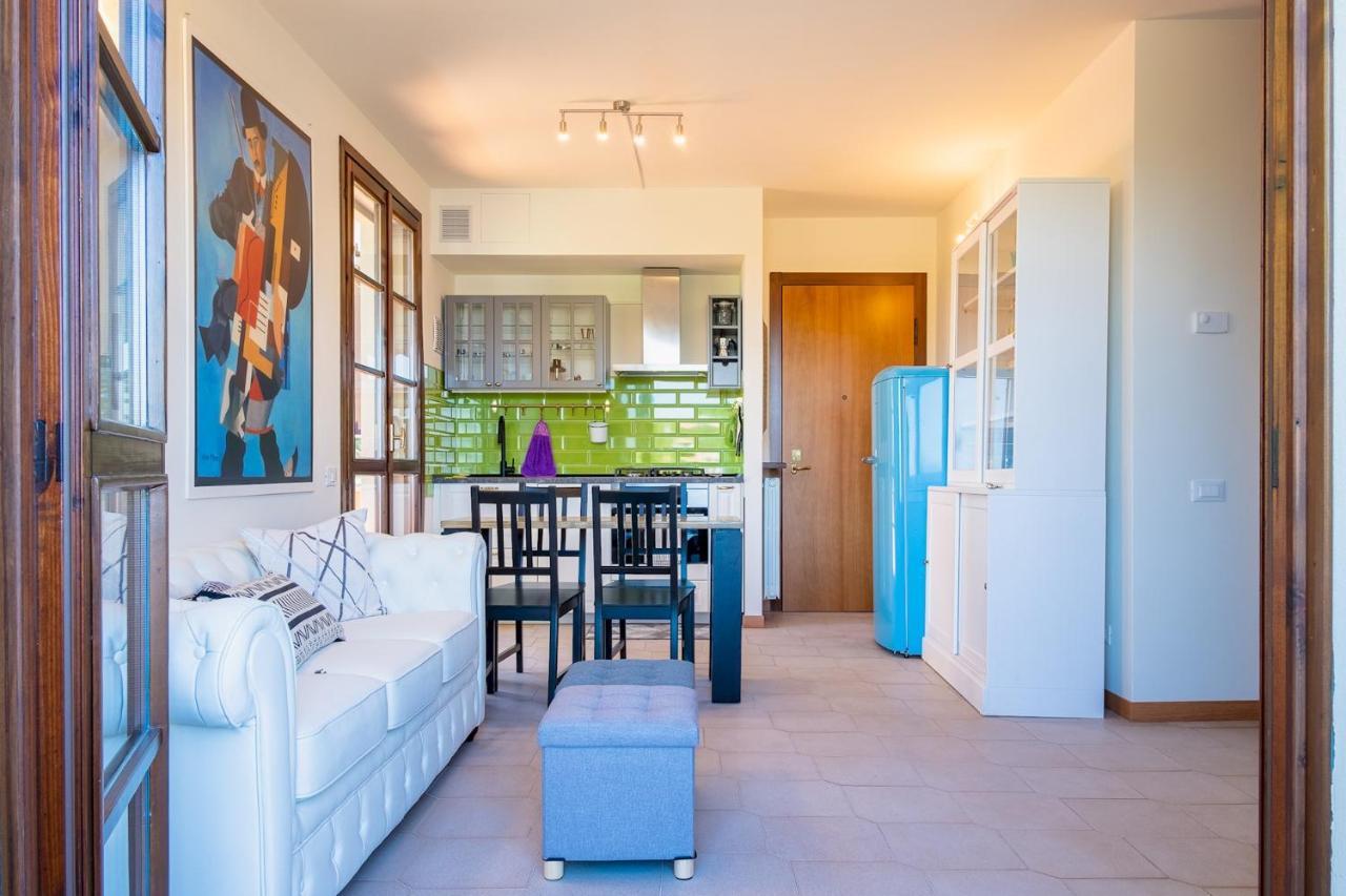 La Casa Sul Porto - Italian Homing Lägenhet Sirmione Exteriör bild