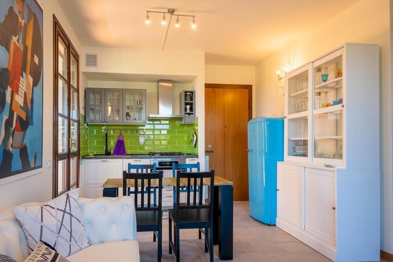 La Casa Sul Porto - Italian Homing Lägenhet Sirmione Exteriör bild