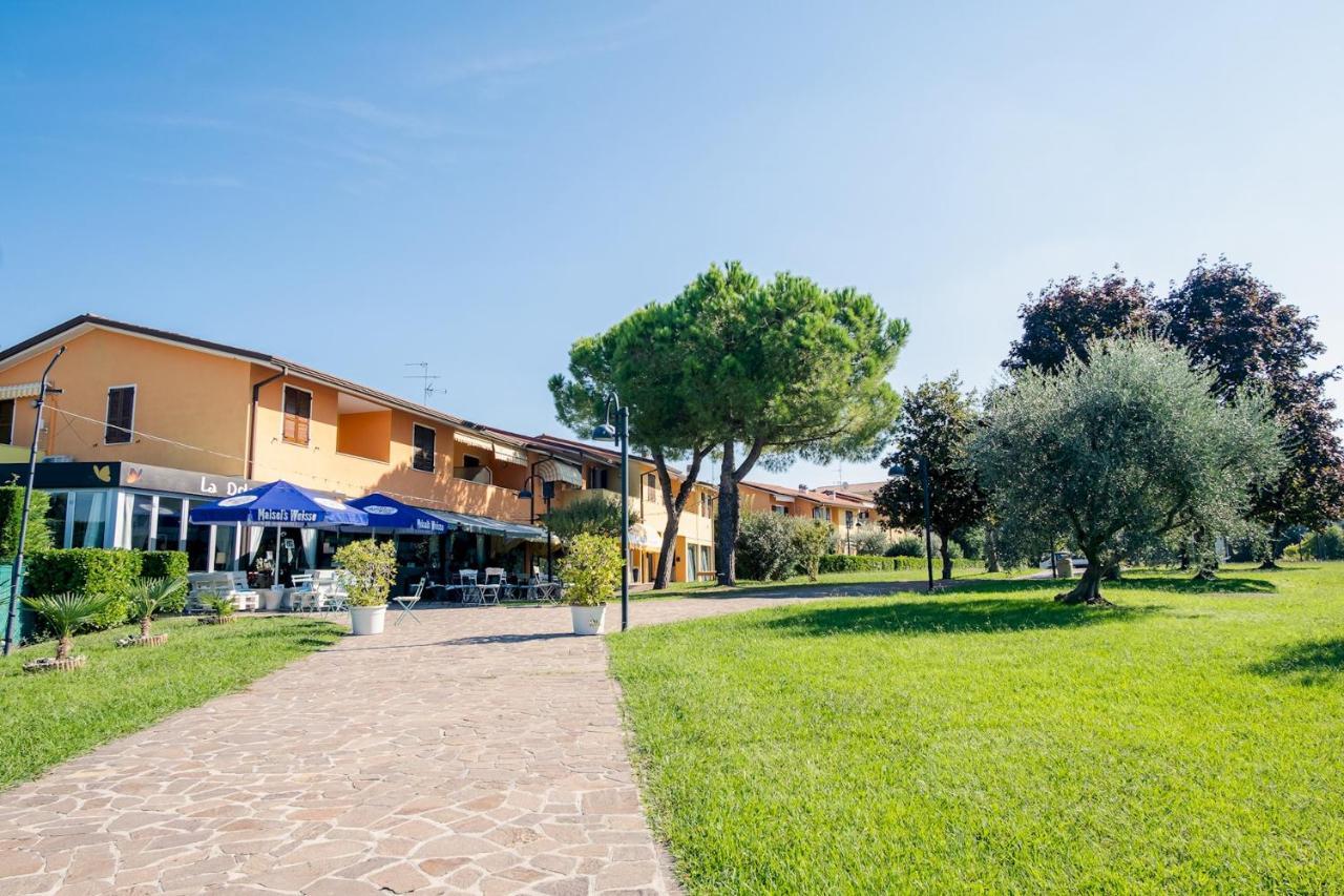 La Casa Sul Porto - Italian Homing Lägenhet Sirmione Exteriör bild