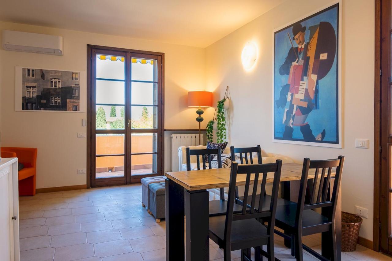 La Casa Sul Porto - Italian Homing Lägenhet Sirmione Exteriör bild